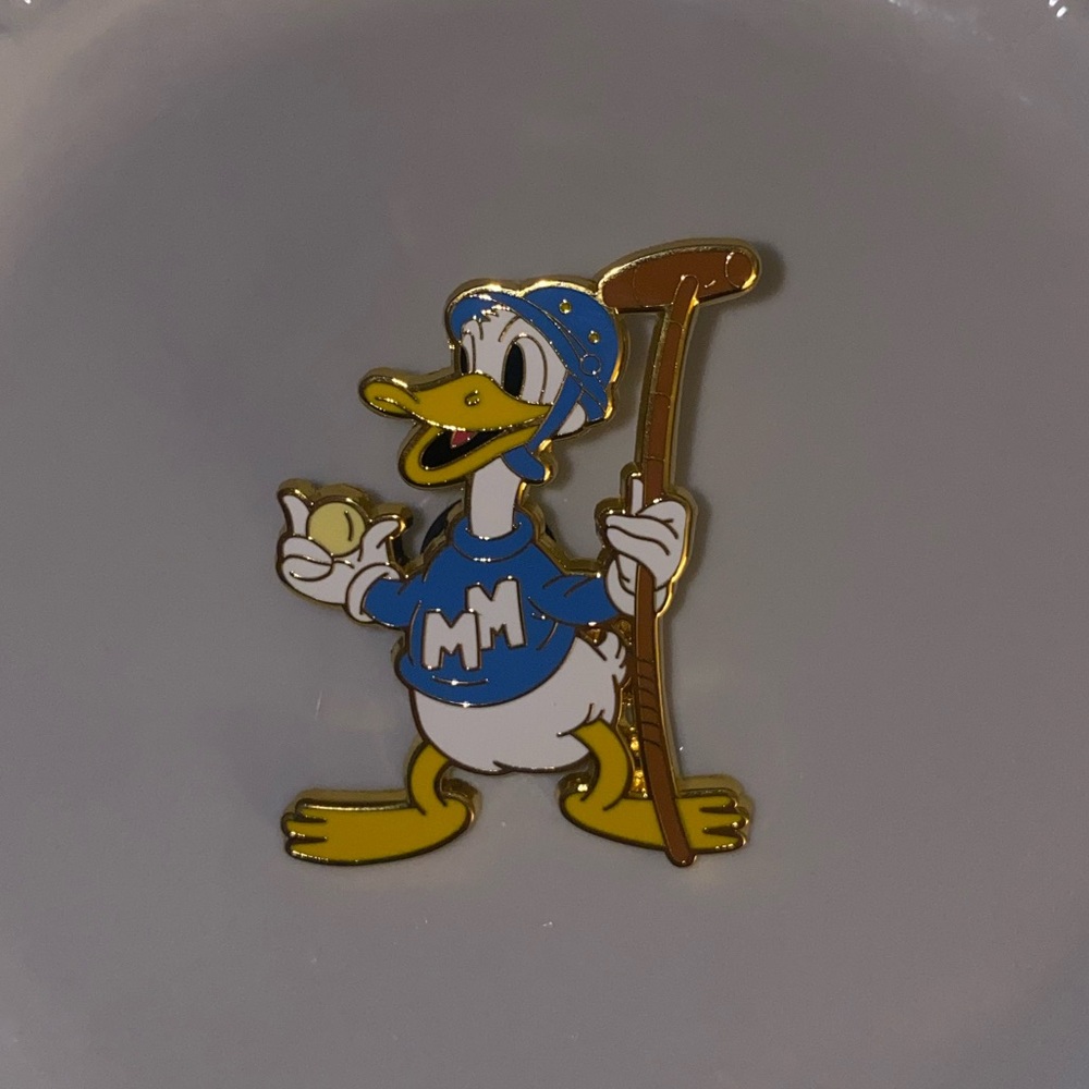 Disney Mickey & Friends mystery pin Donald Duck
